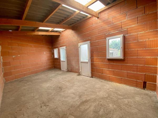 maison d'habitation rénovée avec garage, jardin et dépendance