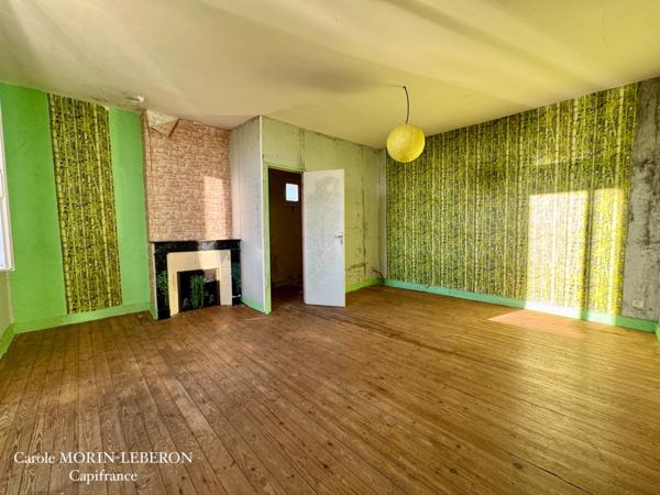 Maison en pierres à rénover, 3 chambres, grenier aménageable, garage et jardin