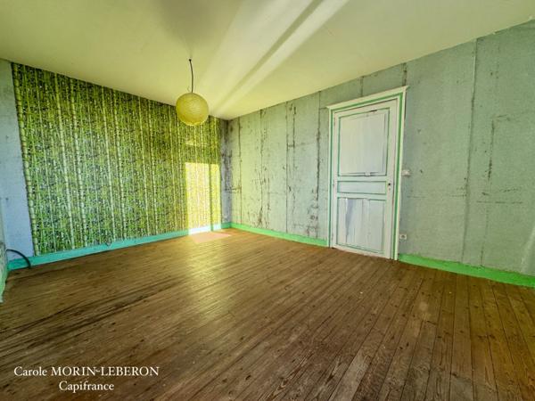 Maison en pierres à rénover, 3 chambres, grenier aménageable, garage et jardin