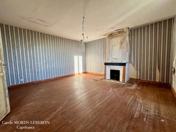 Maison en pierres à rénover, 3 chambres, grenier aménageable, garage et jardin