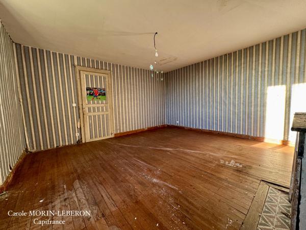 Maison en pierres à rénover, 3 chambres, grenier aménageable, garage et jardin