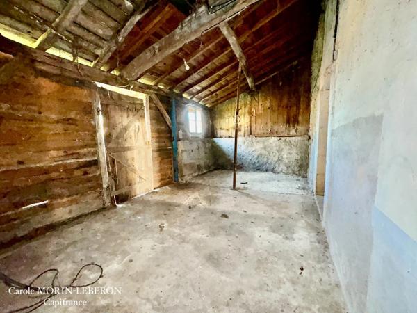 Maison en pierres à rénover, 3 chambres, grenier aménageable, garage et jardin