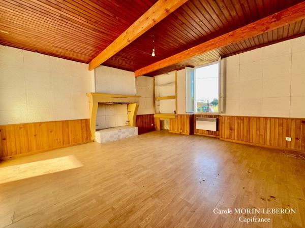 Maison en pierres à rénover, 3 chambres, grenier aménageable, garage et jardin