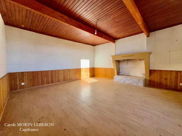 Maison en pierres à rénover, 3 chambres, grenier aménageable, garage et jardin