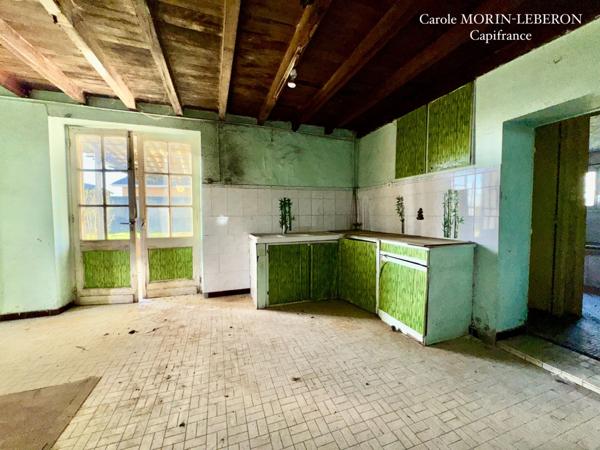 Maison en pierres à rénover, 3 chambres, grenier aménageable, garage et jardin