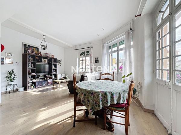 GOLFE JUAN - 3P - 62 m2 - Centre ville - Sud - Faibles charges - Balcons - 2 Caves - Proche mer