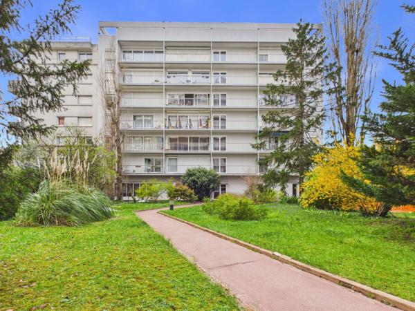 Appartement T3 (1 ou 2 chambres) à 150 m du métro