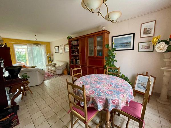 Marrière - Au calme de son impasse, maison comprenant trois chambres , jardin et garage.