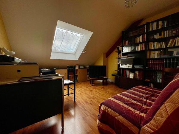 Marrière - Au calme de son impasse, maison comprenant trois chambres , jardin et garage.