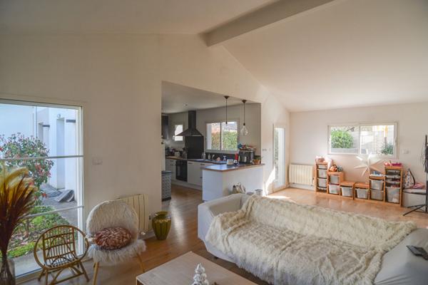 Maison Maison Familiale de 2013 - Quartier calme et résidentiel de "Gajac" - Saint Medard En Jalles 5 pièce(s) 99.37 m²