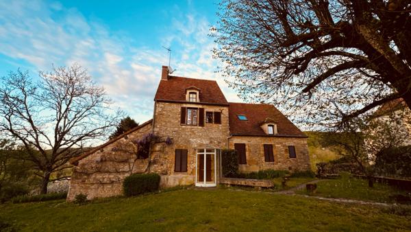 Bazoches (58190) Propriété de charme - Ancien presbytère avec vue exceptionnelle sur le château de Bazoches au prix de 318 000