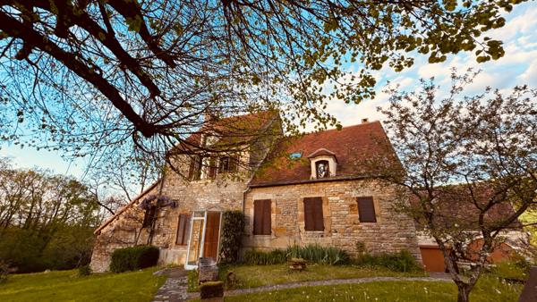 Bazoches (58190) Propriété de charme - Ancien presbytère avec vue exceptionnelle sur le château de Bazoches au prix de 318 000