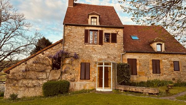 Bazoches (58190) Propriété de charme - Ancien presbytère avec vue exceptionnelle sur le château de Bazoches au prix de 318 000