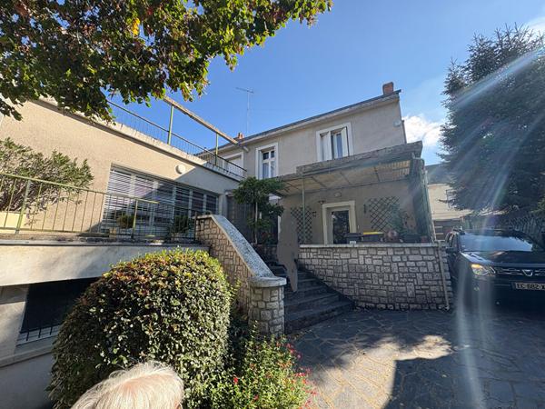 Maison spacieuse à vendre à Longue Jumelles