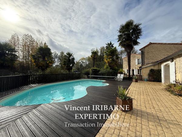 Chaniers (17610) Grande Maison Charentaise, 4 Chambres, Piscine, Jardin et Grange