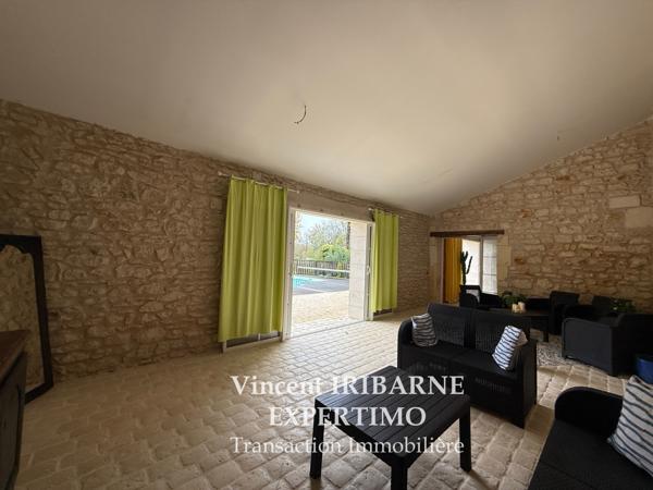 Chaniers (17610) Grande Maison Charentaise, 4 Chambres, Piscine, Jardin et Grange