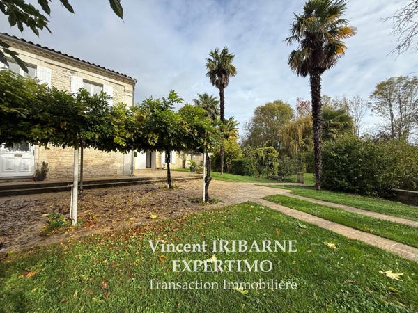 Chaniers (17610) Grande Maison Charentaise, 4 Chambres, Piscine, Jardin et Grange