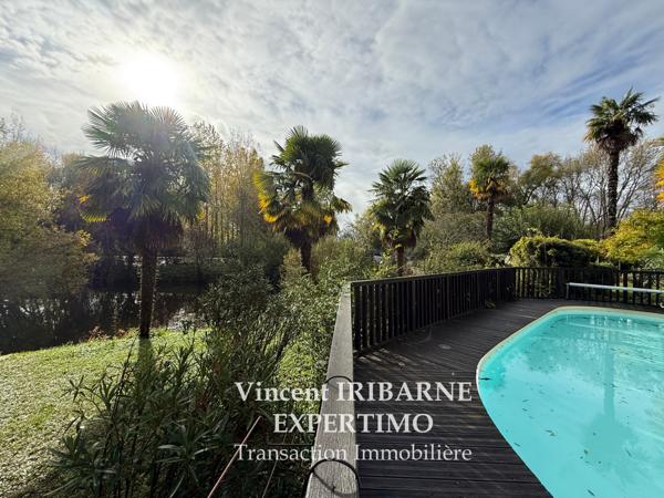 Chaniers (17610) Grande Maison Charentaise, 4 Chambres, Piscine, Jardin et Grange