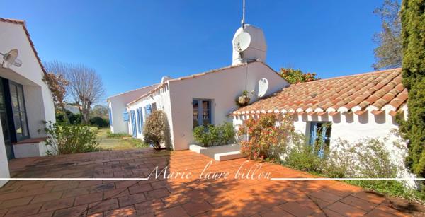 Maison à vendre 5 pièces CHALLANS (85), maison en pierre de charme 2 chambres, 2 sde, 2 salon séjour, annexes, garage, jardin