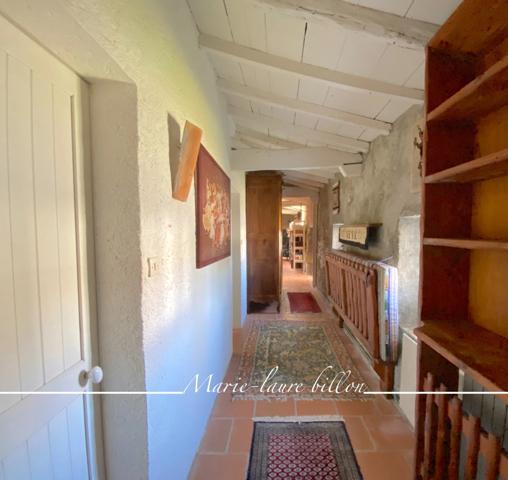 Maison à vendre 5 pièces CHALLANS (85), maison en pierre de charme 2 chambres, 2 sde, 2 salon séjour, annexes, garage, jardin