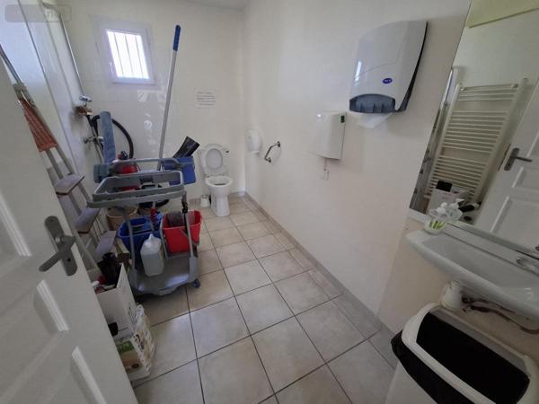 Fonds et/ou murs commerciaux à vendre à Saintes en Charente-Maritime (17100), ref : 17111-692