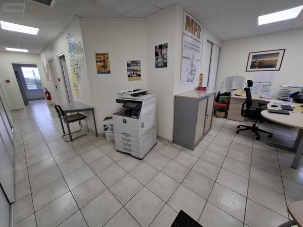 Fonds et/ou murs commerciaux à vendre à Saintes en Charente-Maritime (17100), ref : 17111-692