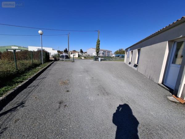 Fonds et/ou murs commerciaux à vendre à Saintes en Charente-Maritime (17100), ref : 17111-692