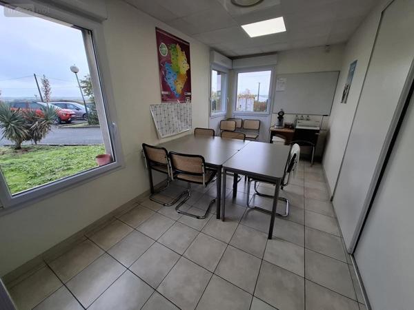 Fonds et/ou murs commerciaux à vendre à Saintes en Charente-Maritime (17100), ref : 17111-692