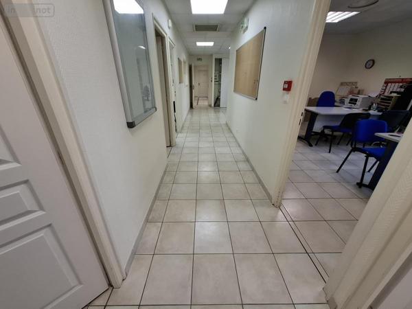 Fonds et/ou murs commerciaux à vendre à Saintes en Charente-Maritime (17100), ref : 17111-692