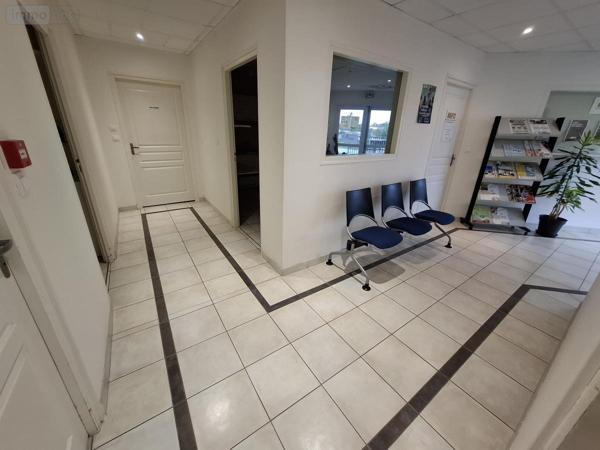 Fonds et/ou murs commerciaux à vendre à Saintes en Charente-Maritime (17100), ref : 17111-692