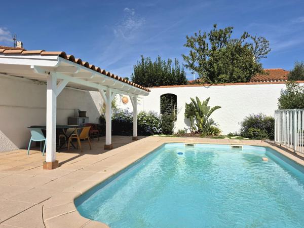 Maison familiale avec piscine et dépendance