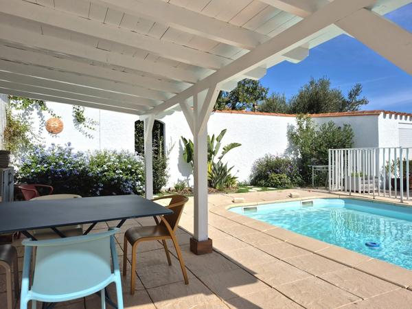 Maison familiale avec piscine et dépendance