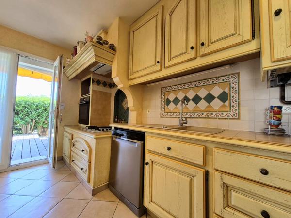 Maison familiale avec piscine et dépendance