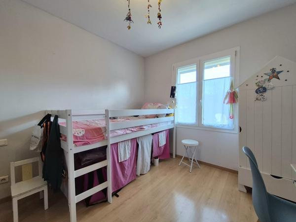 Maison familiale avec piscine et dépendance