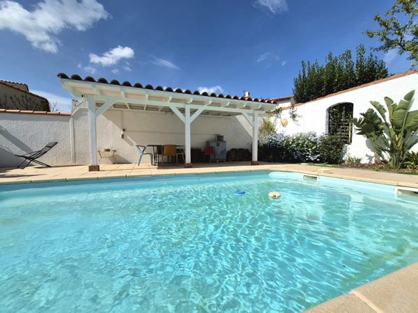 Maison familiale avec piscine et dépendance