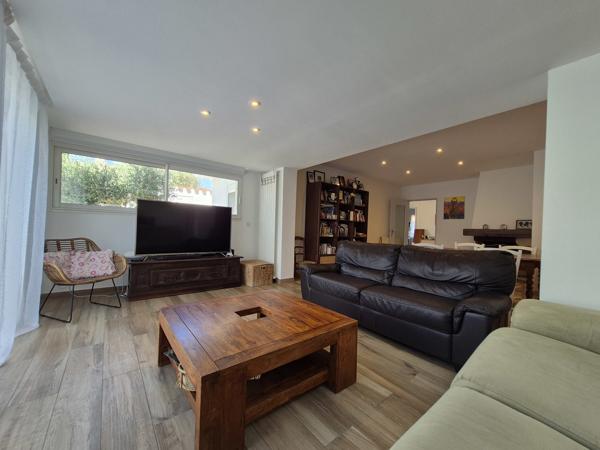 Maison familiale avec piscine et dépendance