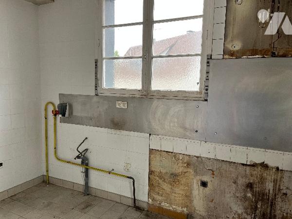 Commune d'Aumale, un immeuble à usage d'hôtel et restaurant