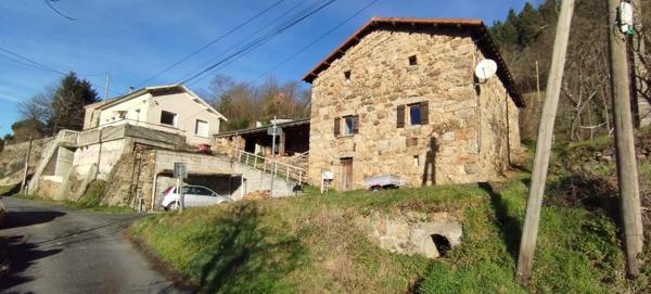 Ancienne ferme 128m2, dépendances, terrain attenant