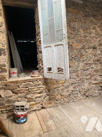 Maison de village avec local commercial loue, grange et terrain