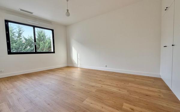 Maison à vendre    6 pièces •  Bordeaux