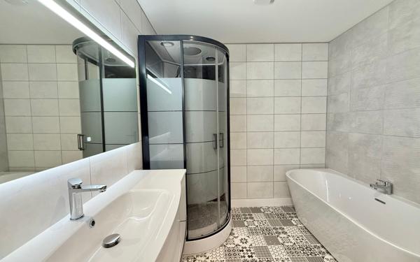 Maison à vendre    6 pièces •  Bordeaux