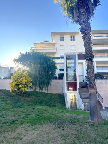 Cagnes-sur-Mer (06800) APPARTEMENT AVEC GARAGE PARKING ET VUE MER