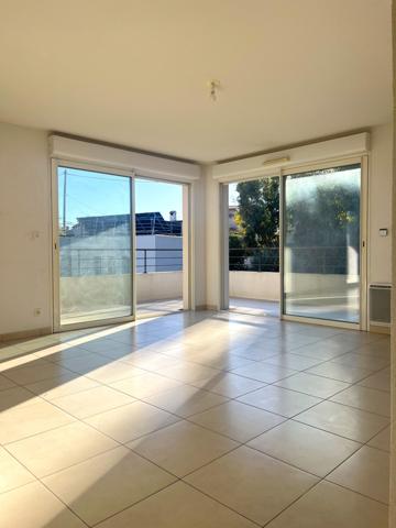 Cagnes-sur-Mer (06800) APPARTEMENT AVEC GARAGE PARKING ET VUE MER