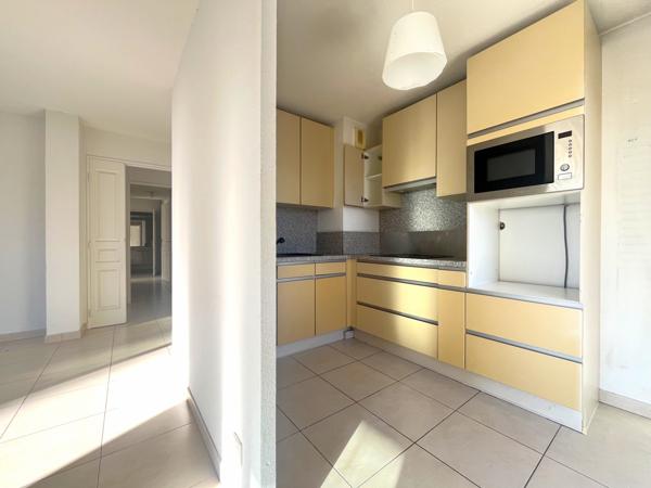 Cagnes-sur-Mer (06800) APPARTEMENT AVEC GARAGE PARKING ET VUE MER