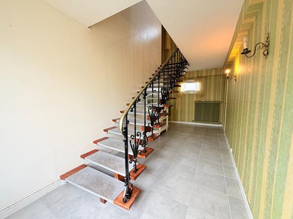 Maison + local commercial Saint Xandre Centre bourg