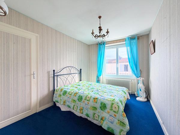 Maison + local commercial Saint Xandre Centre bourg