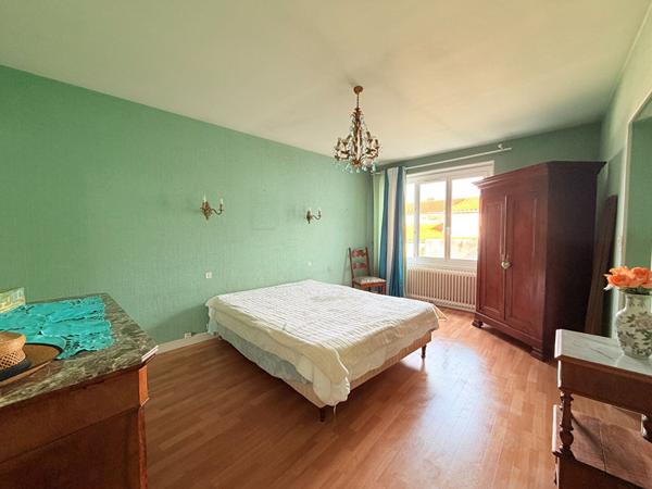 Maison + local commercial Saint Xandre Centre bourg