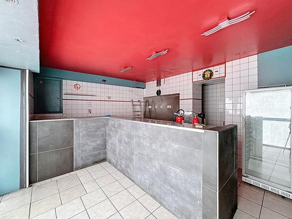 Maison + local commercial Saint Xandre Centre bourg