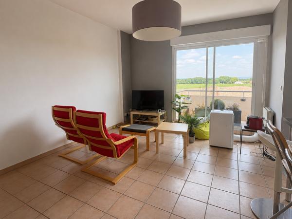 Appartement
         3 pièces
        - 60 m² Exclusivité 215 000 € *