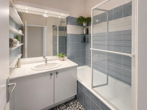 Appartement
         3 pièces
        - 60 m² Exclusivité 215 000 € *
